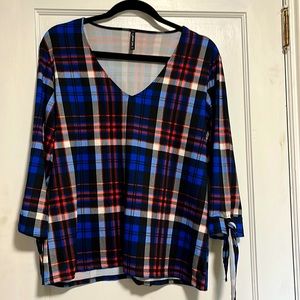 Eye catching XL top.